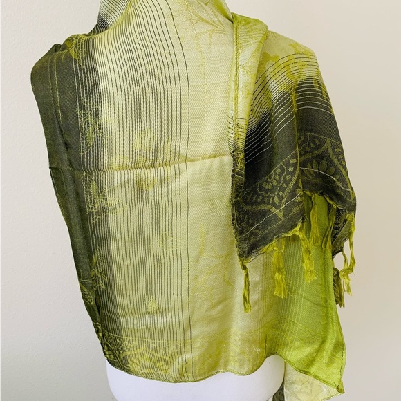 Scarf - Picture 2 of 6